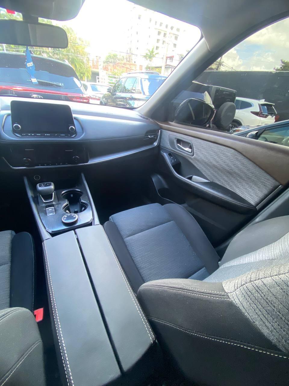 Vista 7 de Nissan Rogue SV 2021