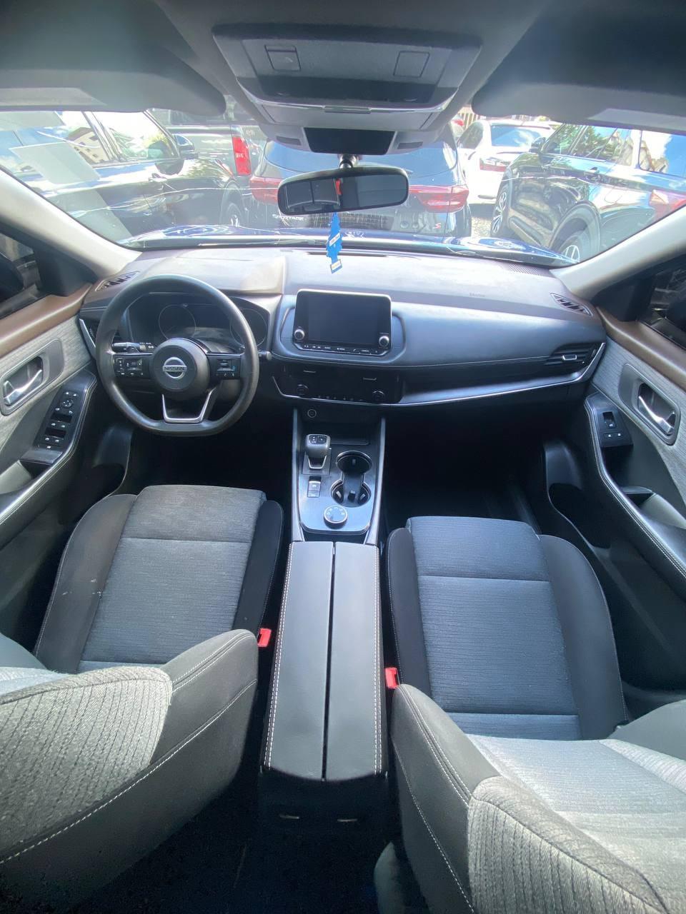 Vista 9 de Nissan Rogue SV 2021