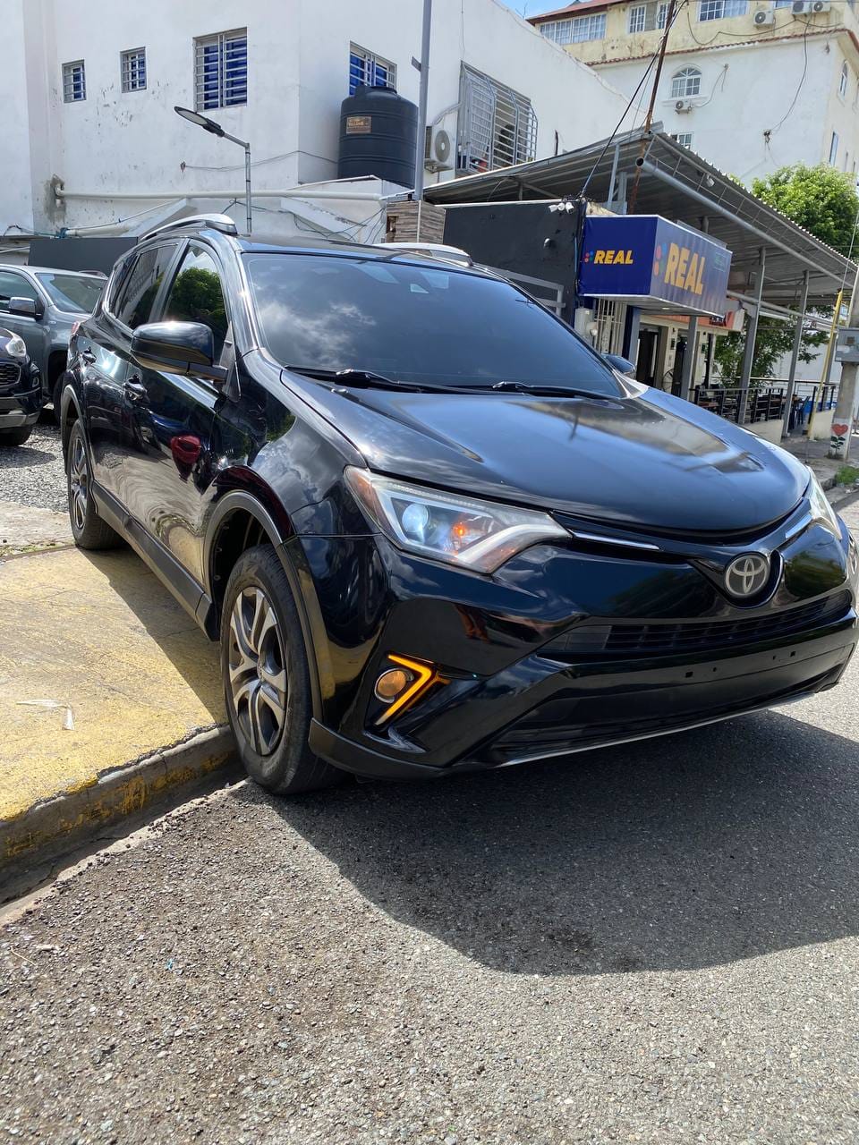 Vista 2 de Toyota Rav4 LE AWD 2017