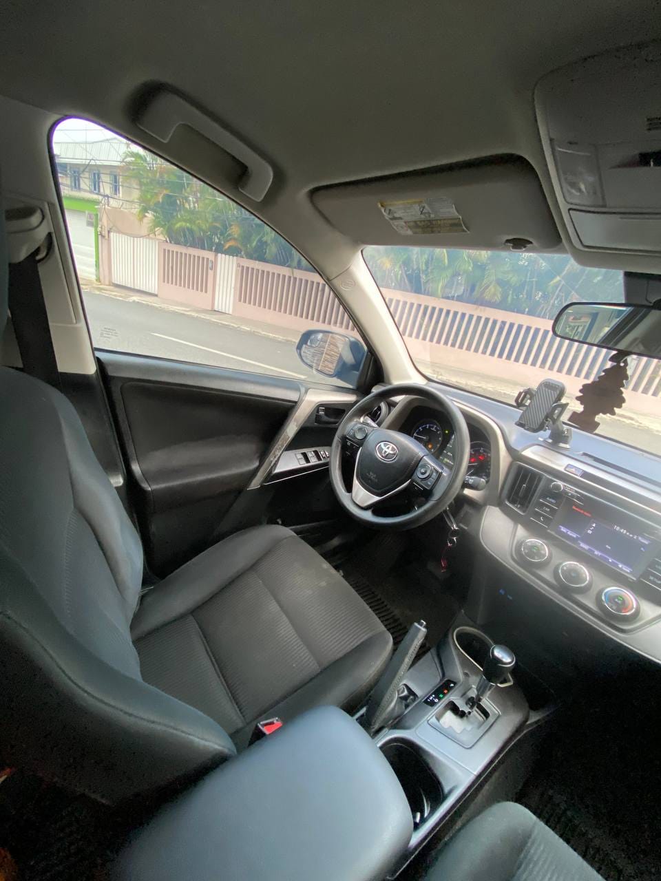 Vista 6 de Toyota Rav4 LE AWD 2017