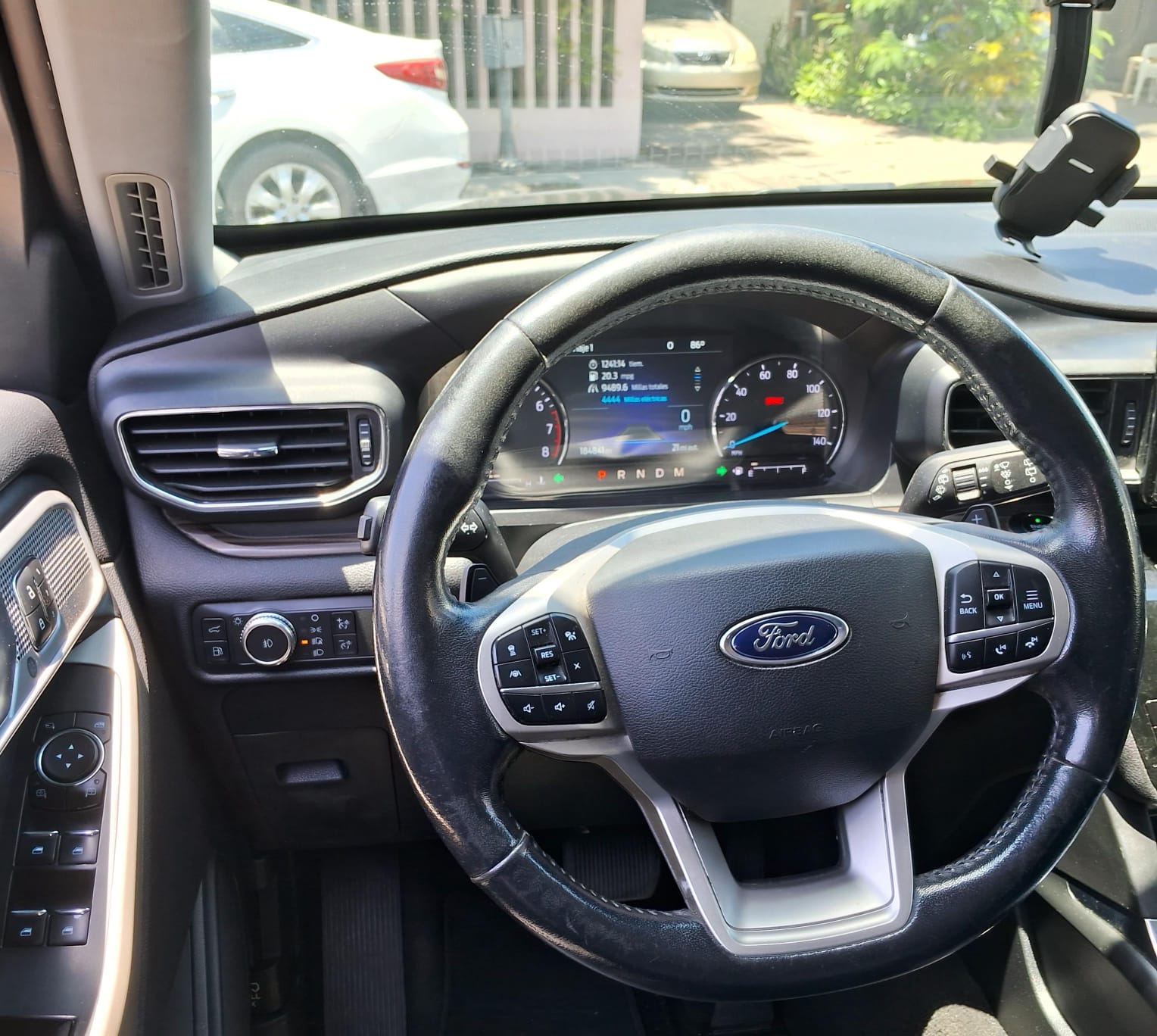 Vista 12 de Ford Explorer Limited Hybrid 2021