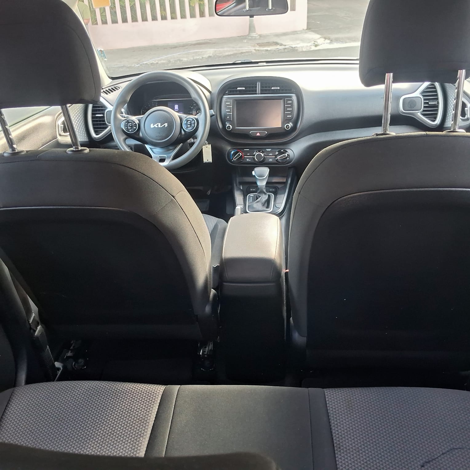 Vista 8 de Kia Soul LX 2022