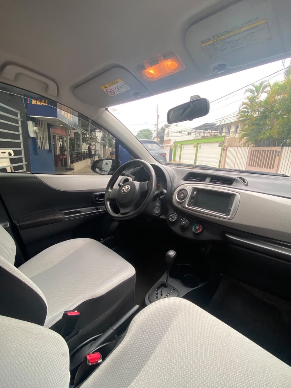 Vista 9 de Toyota Vitz 2014