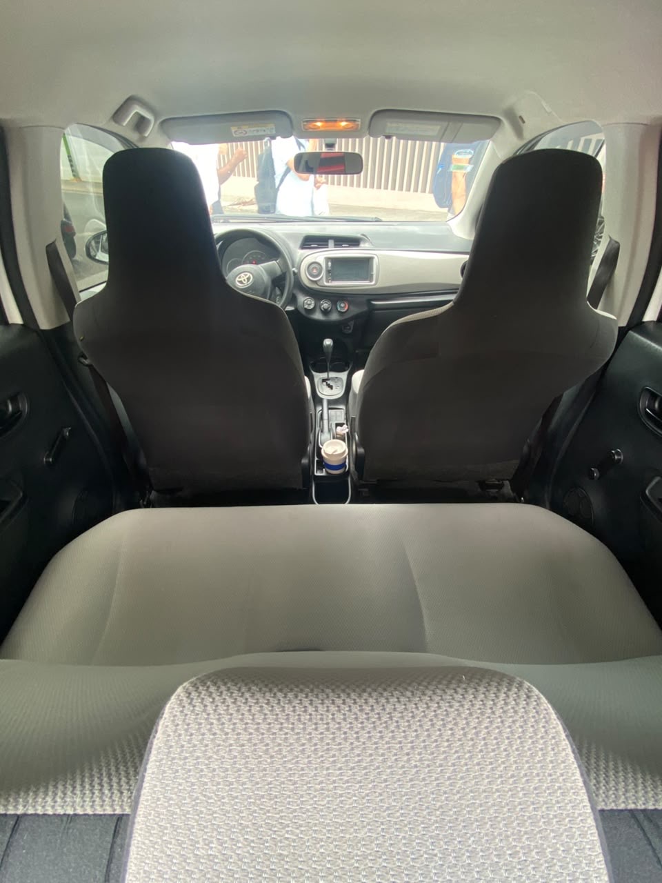 Vista 10 de Toyota Vitz 2014