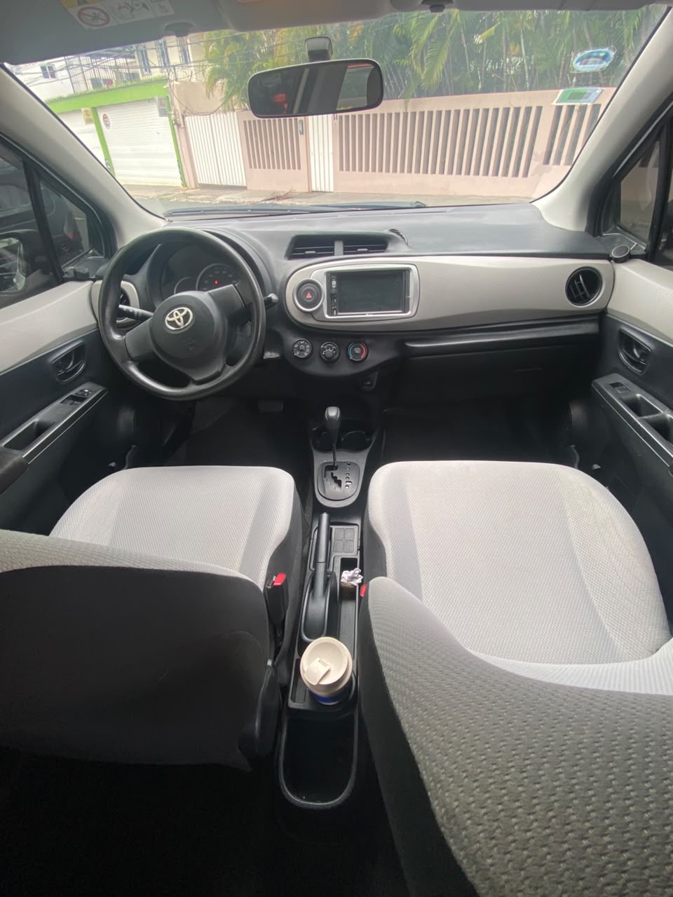 Vista 12 de Toyota Vitz 2014